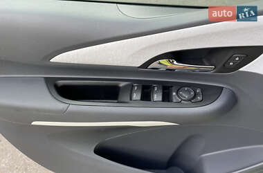 Хэтчбек Chevrolet Bolt EV 2018 в 