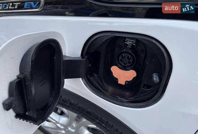 Хэтчбек Chevrolet Bolt EV 2018 в Киеве