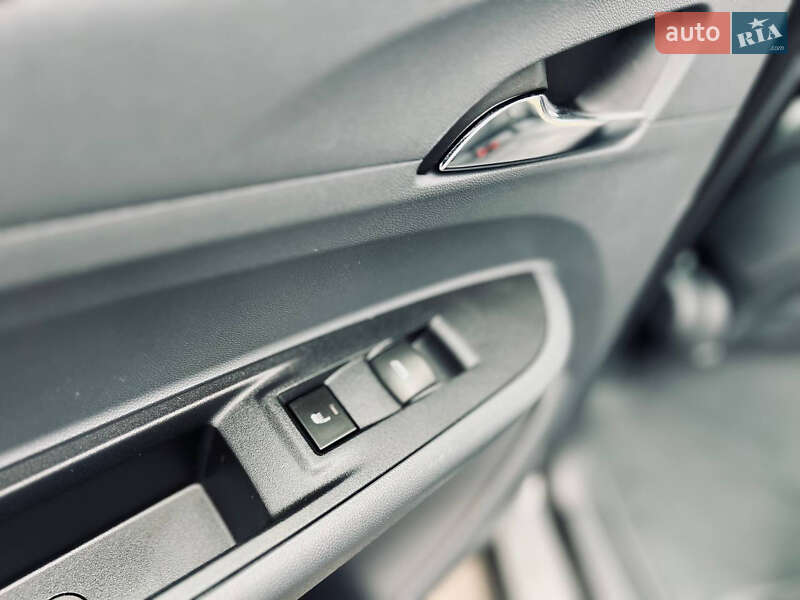 Хэтчбек Chevrolet Bolt EV 2019 в Черкассах фото 18 Хэтчбек Chevrolet Bolt EV 2019 в Черкассах