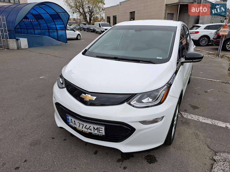 Хэтчбек Chevrolet Bolt EV 2020 в 