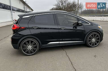 Хэтчбек Chevrolet Bolt EV 2018 в 