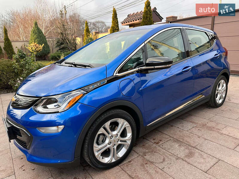 Хэтчбек Chevrolet Bolt EV 2020 в 