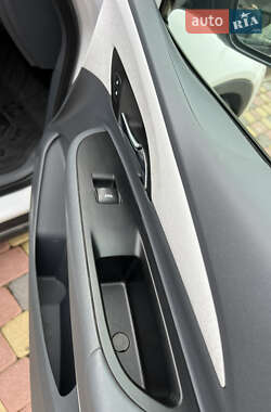 Хэтчбек Chevrolet Bolt EV 2020 в 