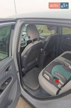 Хэтчбек Chevrolet Bolt EV 2018 в 