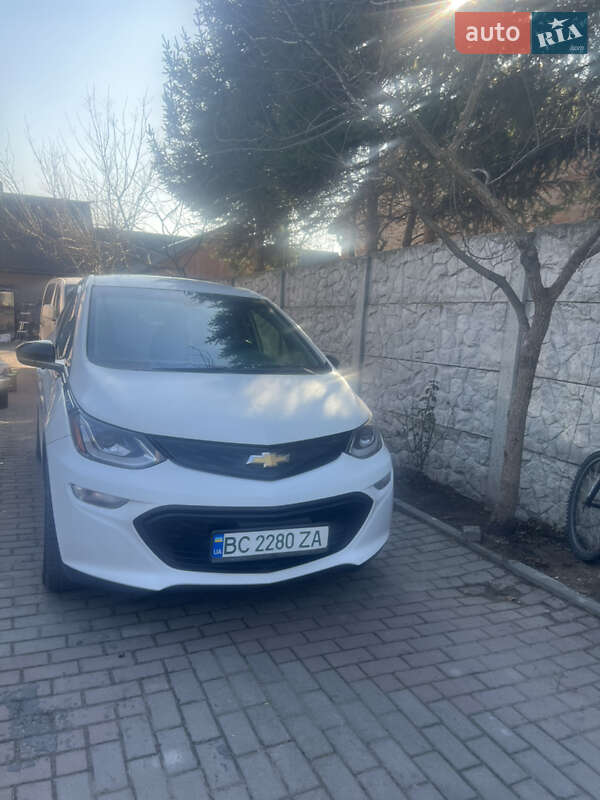 Хэтчбек Chevrolet Bolt EV 2017 в 