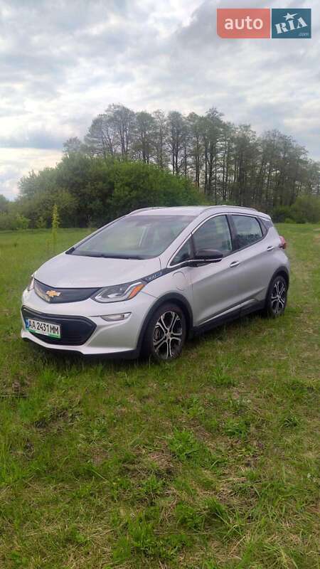 Хэтчбек Chevrolet Bolt EV 2017 в 