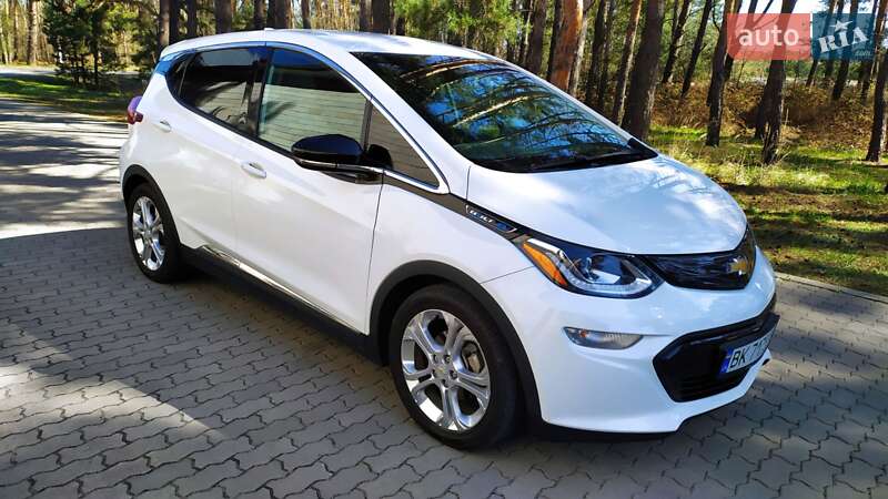 Хэтчбек Chevrolet Bolt EV 2020 в 