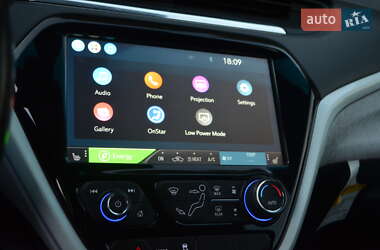 Хэтчбек Chevrolet Bolt EV 2021 в 