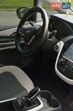 Хэтчбек Chevrolet Bolt EV 2016 в 