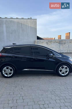 Хэтчбек Chevrolet Bolt EV 2017 в 