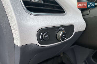 Хэтчбек Chevrolet Bolt EV 2020 в 