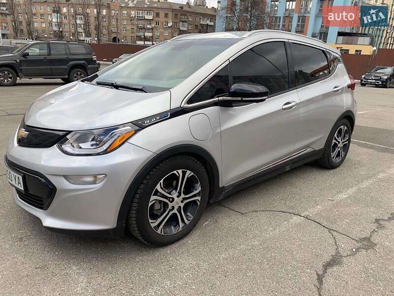 Хэтчбек Chevrolet Bolt EV 2018 в 