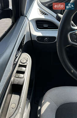 Хэтчбек Chevrolet Bolt EV 2017 в 