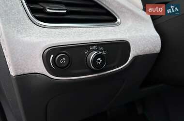 Хэтчбек Chevrolet Bolt EV 2017 в 