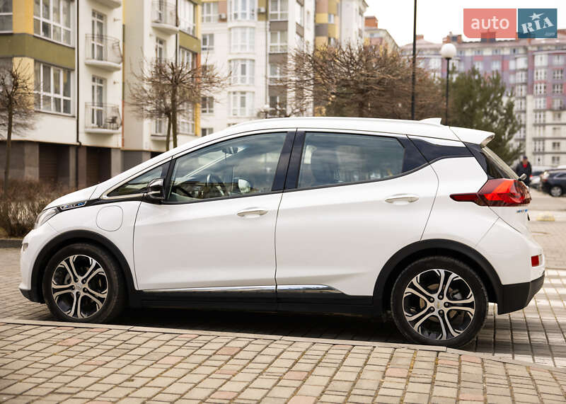 Хэтчбек Chevrolet Bolt EV 2021 в 