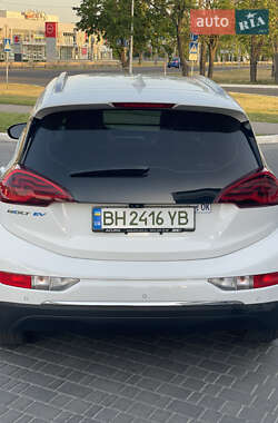 Хэтчбек Chevrolet Bolt EV 2018 в 