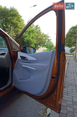 Хэтчбек Chevrolet Bolt EV 2017 в 