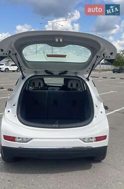 Хэтчбек Chevrolet Bolt EV 2017 в 