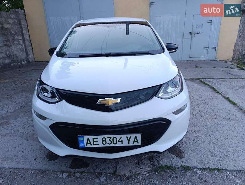 Хэтчбек Chevrolet Bolt EV 2018 в 