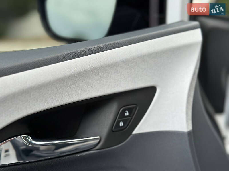 Хетчбек Chevrolet Bolt EV 2017 в Дніпрі