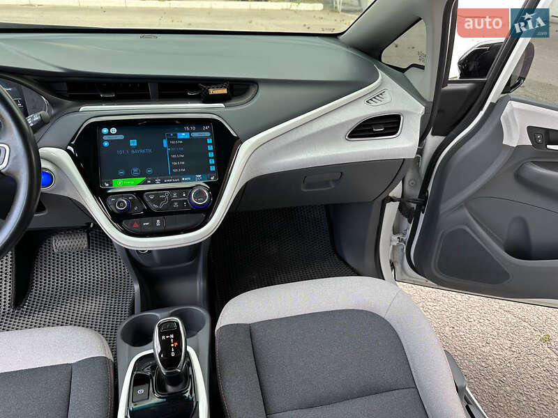 Хетчбек Chevrolet Bolt EV 2017 в Дніпрі