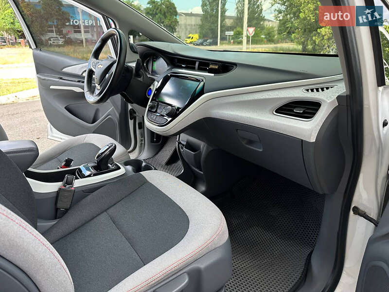 Хетчбек Chevrolet Bolt EV 2017 в Дніпрі