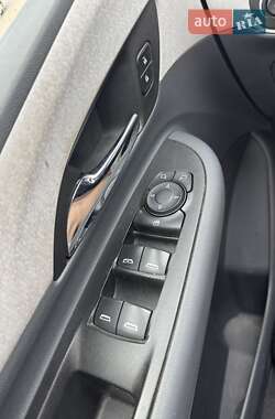 Хэтчбек Chevrolet Bolt EV 2016 в 