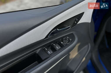 Хэтчбек Chevrolet Bolt EV 2017 в 