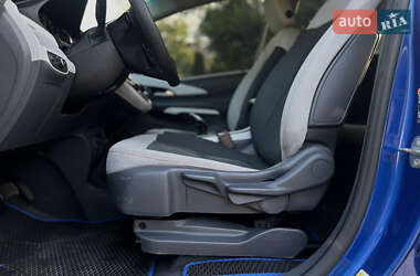 Хэтчбек Chevrolet Bolt EV 2017 в 