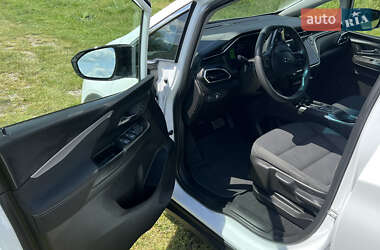Хэтчбек Chevrolet Bolt EV 2022 в 