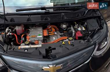 Хэтчбек Chevrolet Bolt EV 2020 в 