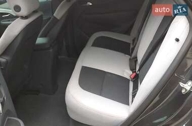 Хетчбек Chevrolet Bolt EV 2017 в 