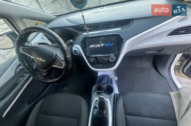 Хэтчбек Chevrolet Bolt EV 2017 в 