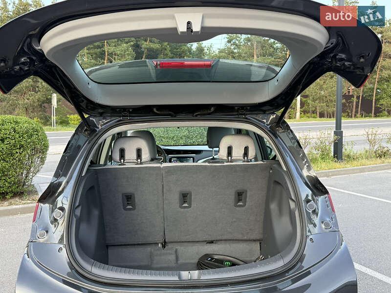 Хэтчбек Chevrolet Bolt EV 2019 в Киеве