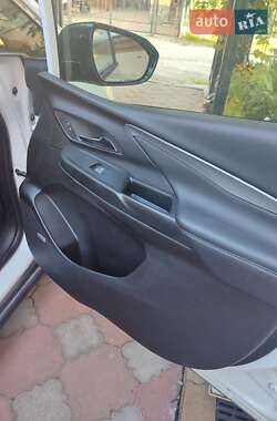 Хэтчбек Chevrolet Bolt EV 2022 в 