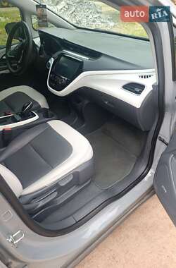 Хэтчбек Chevrolet Bolt EV 2020 в 