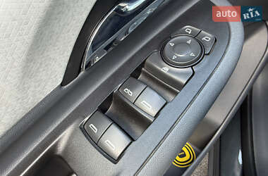 Хетчбек Chevrolet Bolt EV 2021 в 