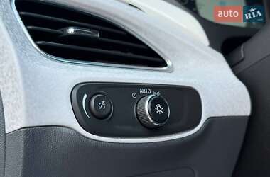 Хэтчбек Chevrolet Bolt EV 2017 в 