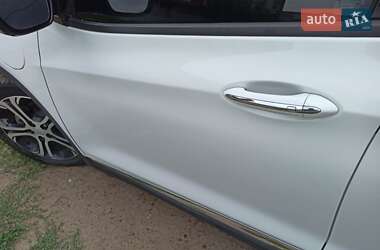 Хэтчбек Chevrolet Bolt EV 2017 в 
