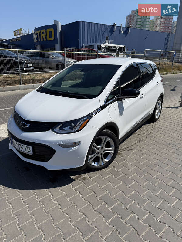 Хэтчбек Chevrolet Bolt EV 2021 в 