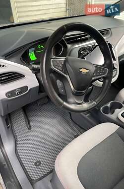 Хэтчбек Chevrolet Bolt EV 2018 в 
