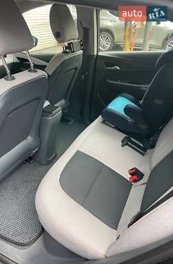 Хэтчбек Chevrolet Bolt EV 2018 в 