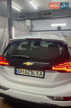 Хэтчбек Chevrolet Bolt EV 2017 в 