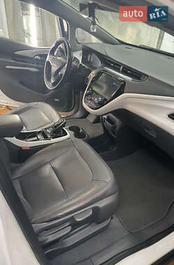 Хэтчбек Chevrolet Bolt EV 2017 в 