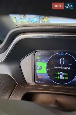 Хэтчбек Chevrolet Bolt EV 2022 в 