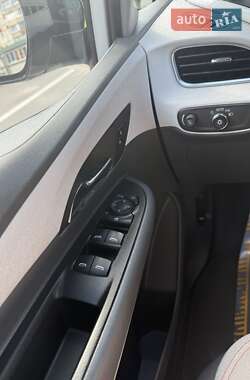 Хэтчбек Chevrolet Bolt EV 2016 в 