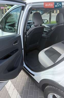 Хэтчбек Chevrolet Bolt EV 2016 в 
