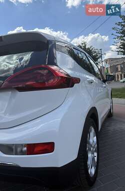 Хэтчбек Chevrolet Bolt EV 2016 в 