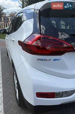Хэтчбек Chevrolet Bolt EV 2016 в 