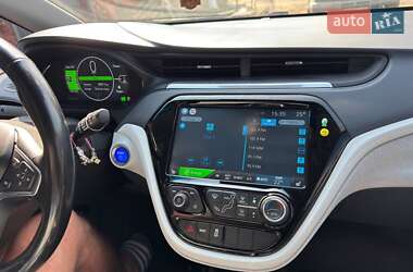 Хэтчбек Chevrolet Bolt EV 2018 в 